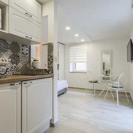 Apartment Center *