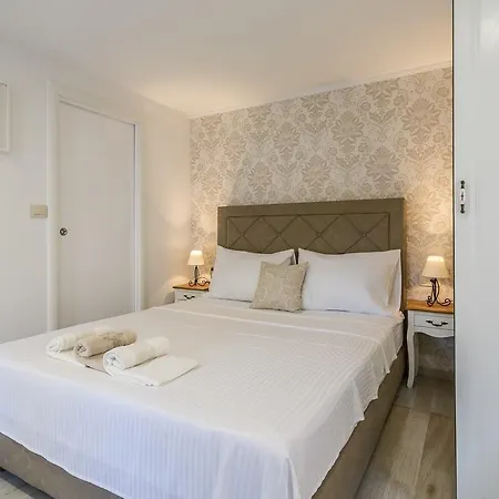 Center Apartment *