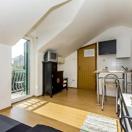 Center Apartment *