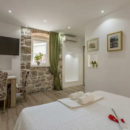 Center Apartment Split