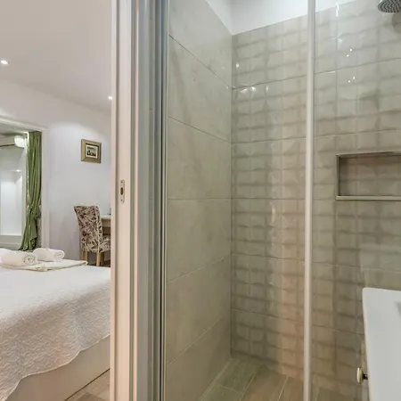 Center Apartment *