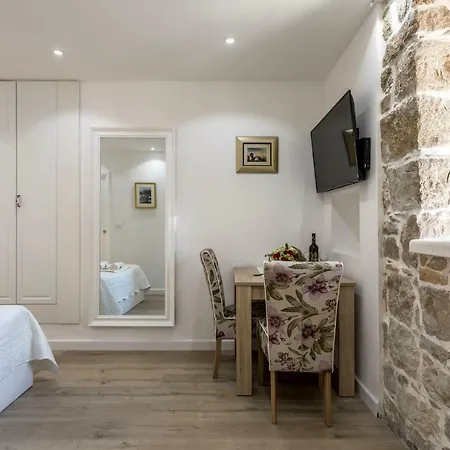 Center Apartment *