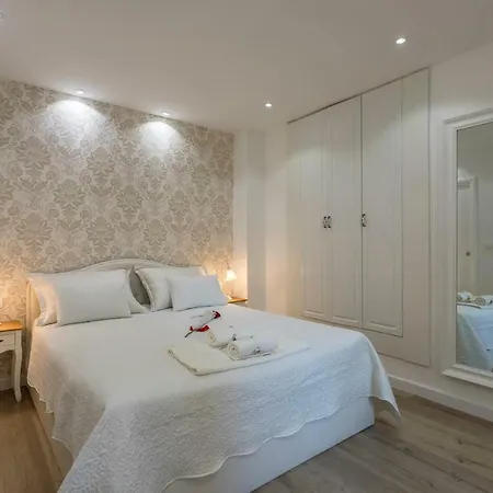 Center Apartment *